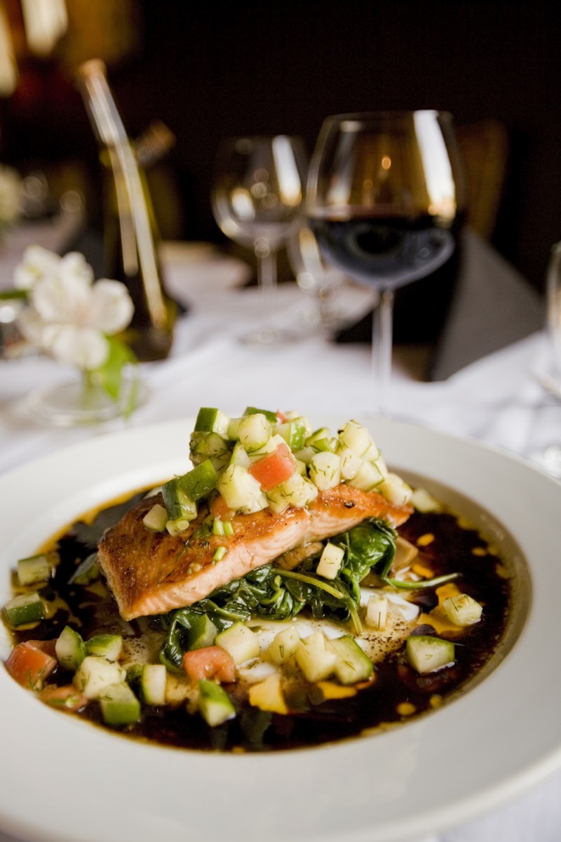 Pan-seared salmon with asparagus and cherry tomatoes